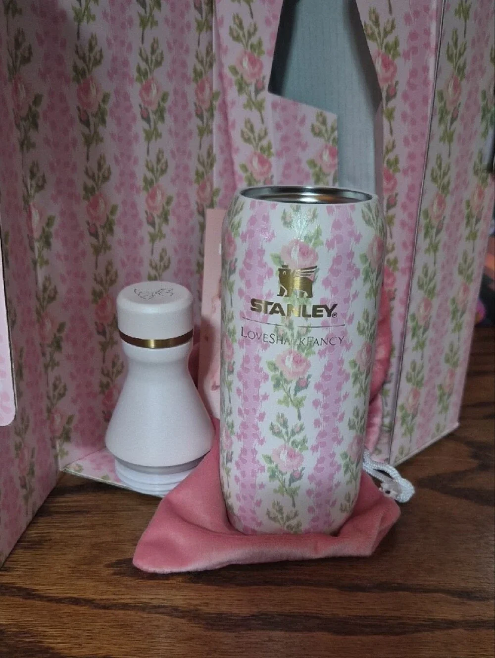 Stanley All Day Slim Bottle Love Shack Fancy Floral - Picture 5 of 9